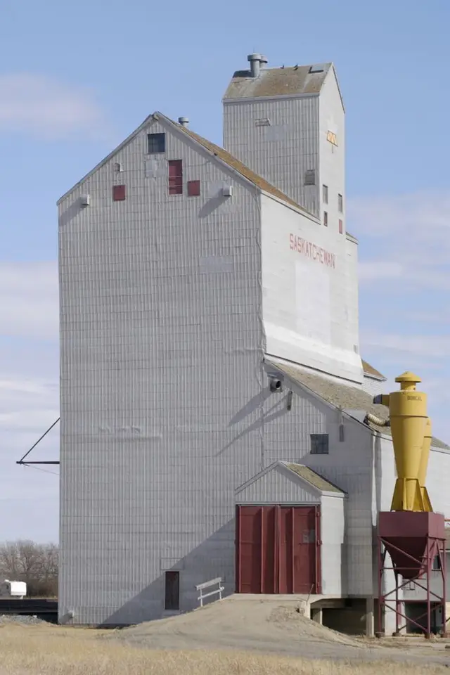 Grain elevator at Lang