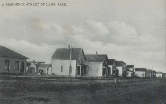 A residence street of Lang